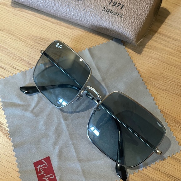RayBan 1971 Square (like new condition) with receipt - Picture 6 of 11
